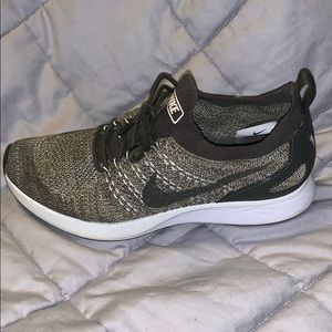 Women’s Nike dark green mesh tennis shoes